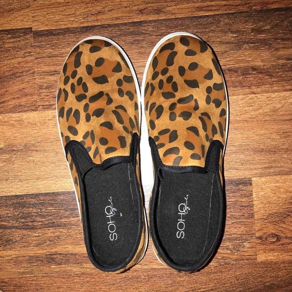 Boutique women's leopard shoes size 7